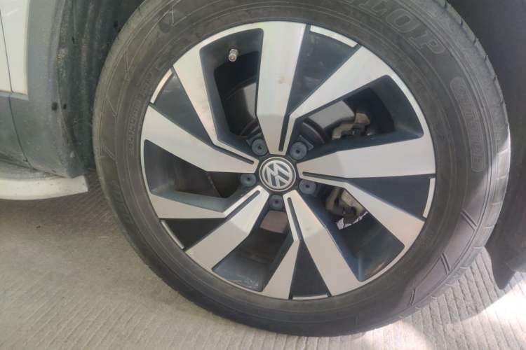 Used Volkswagen Tayron 2019 Teramont Edition 280TSI Two-Wheel Drive Luxury Model China VI Standard Right Front Wheel Hub