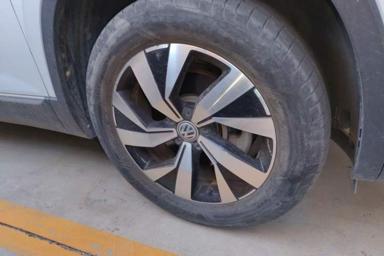 Used Volkswagen Tayron 2019 330TSI Two-Wheel Drive Luxury Model China VI Standard Right Front Wheel Hub