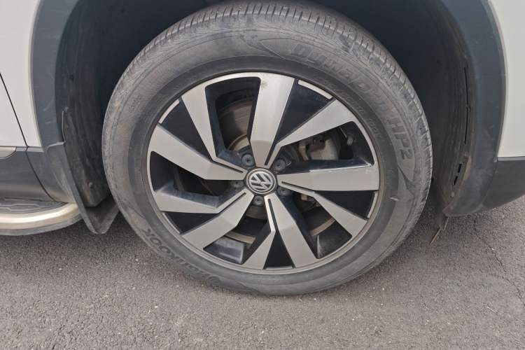 Used Volkswagen Tayron 2019 Teramont Edition 280TSI Two-Wheel Drive Luxury Model China VI Standard Right Front Wheel Hub