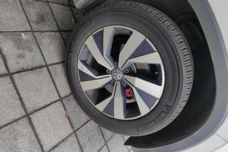 Used Volkswagen Tayron 2019 330TSI Two-Wheel-Drive Luxury Version China V Emission Standard Right Front Wheel Hub