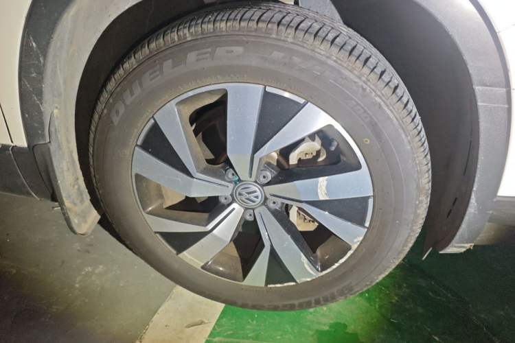 Used Volkswagen Tayron 2019 330TSI Two-Wheel Drive Luxury Model China VI Standard Right Front Wheel Hub