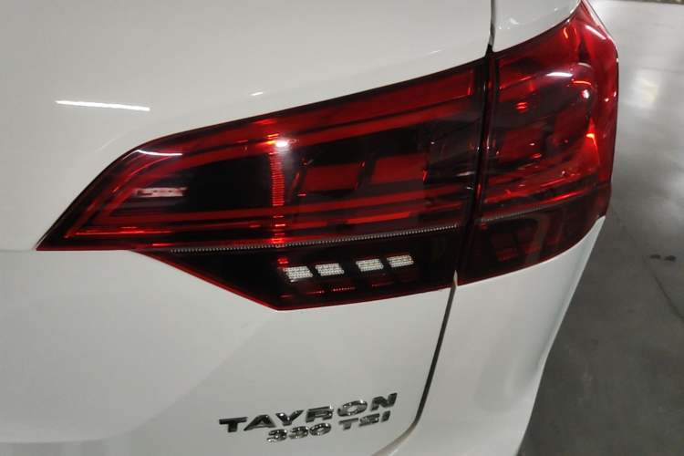 Used Volkswagen Tayron 2019 330TSI Two-Wheel-Drive Luxury Version China V Emission Standard Right Rear Taillight