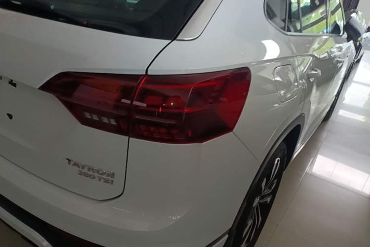 Used Volkswagen Tayron 2019 380TSI Four-Wheel Drive R-Line China VI-standard Right Rear Taillight