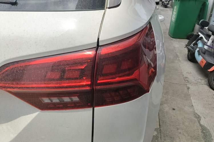 Used Volkswagen Tayron 2019 330TSI Two-Wheel Drive Luxury Model China VI Standard Right Rear Taillight