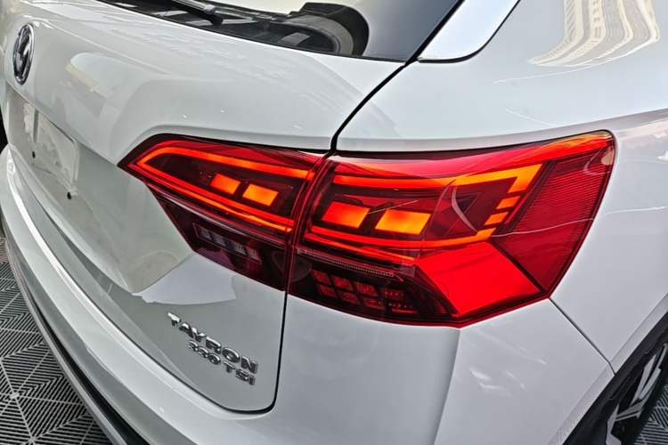 Used Volkswagen Tayron 2019 330TSI Two-Wheel-Drive Luxury Version China V Emission Standard Right Rear Taillight