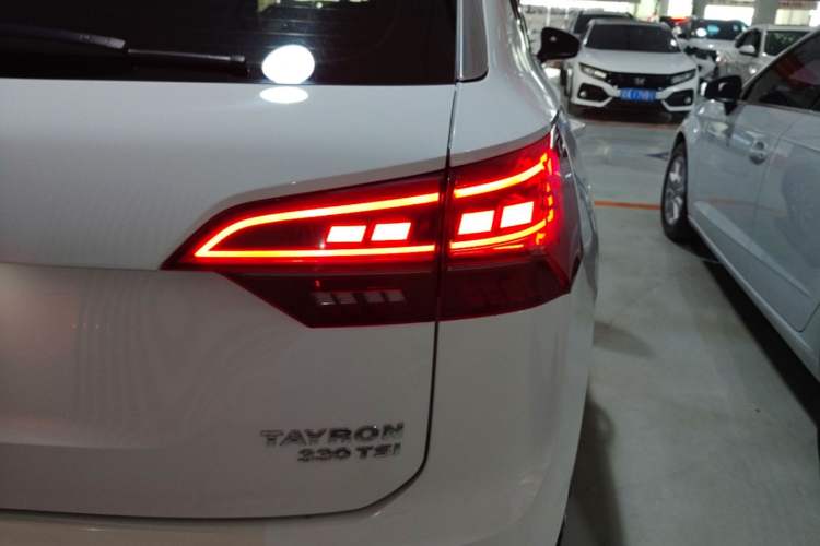 Used Volkswagen Tayron 2019 330TSI Two-Wheel-Drive Luxury Version China V Emission Standard Right Rear Taillight