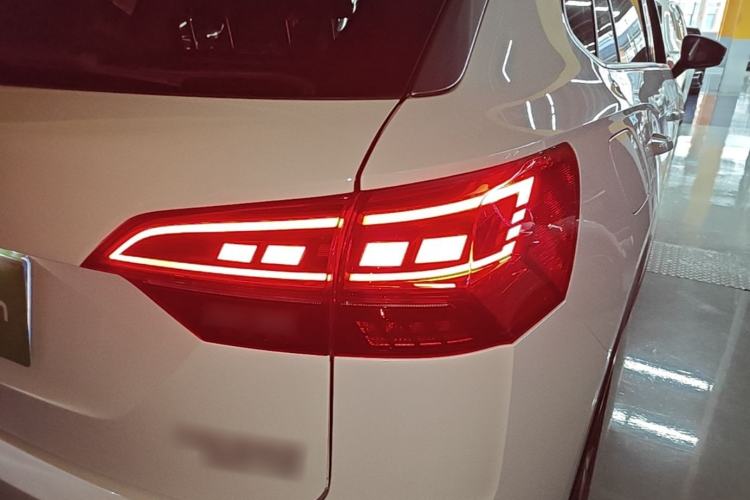 Used Volkswagen Tayron 2019 Teramont Edition 280TSI Two-Wheel Drive Comfort Model China VI Standard Right Rear Taillight