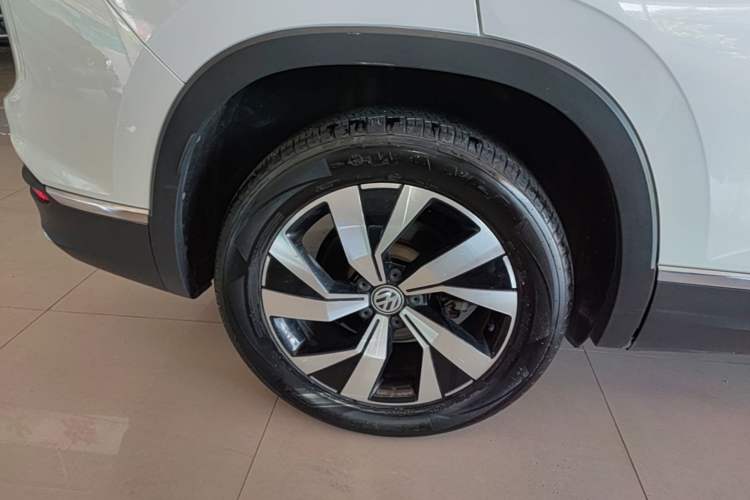 Used Volkswagen Tayron 2019 330TSI Two-Wheel Drive Luxury Model China VI Standard Right Rear Wheel Hub