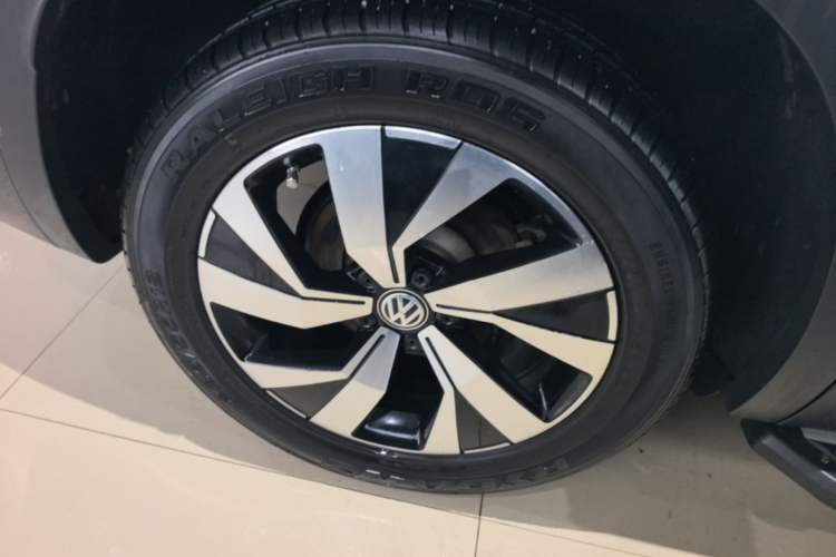 Used Volkswagen Tayron 2019 330TSI Two-Wheel Drive Luxury Model China VI Standard Right Rear Wheel Hub