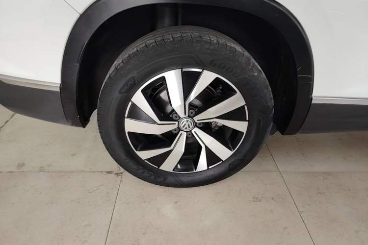 Used Volkswagen Tayron 2019 330TSI Two-Wheel Drive Luxury Model China VI Standard Right Rear Wheel Hub