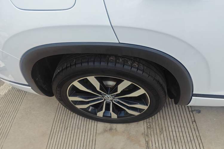 Used Volkswagen Tayron 2019 380TSI Four-Wheel Drive R-Line China VI-standard Right Rear Wheel Hub