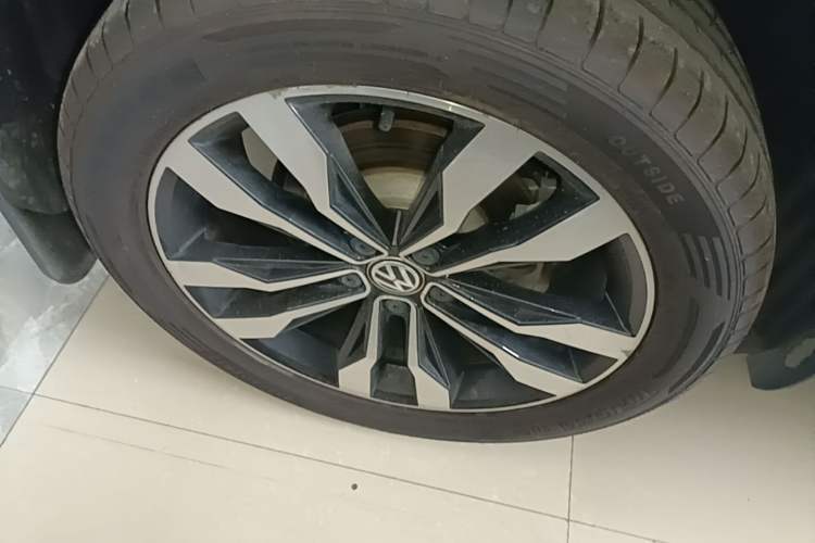 Used Volkswagen Tayron 2019 380TSI Four-Wheel Drive R-Line China VI-standard Right Rear Wheel Hub