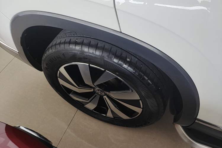 Used Volkswagen Tayron 2019 330TSI Two-Wheel Drive Luxury Model China VI Standard Right Rear Wheel Hub