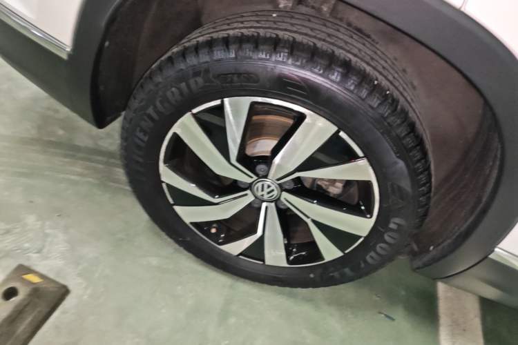 Used Volkswagen Tayron 2019 330TSI Two-Wheel-Drive Luxury Version China V Emission Standard Right Rear Wheel Hub