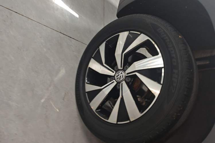 Used Volkswagen Tayron 2019 330TSI Two-Wheel Drive Luxury Model China VI Standard Right Rear Wheel Hub
