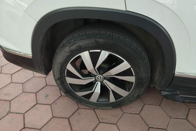 Used Volkswagen Tayron 2019 Teramont Edition 280TSI Two-Wheel Drive Luxury Model China VI Standard Right Rear Wheel Hub