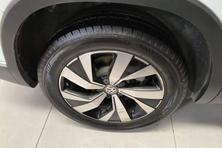 Used Volkswagen Tayron 2019 330TSI Two-Wheel Drive Luxury Model China VI Standard Right Rear Wheel Hub