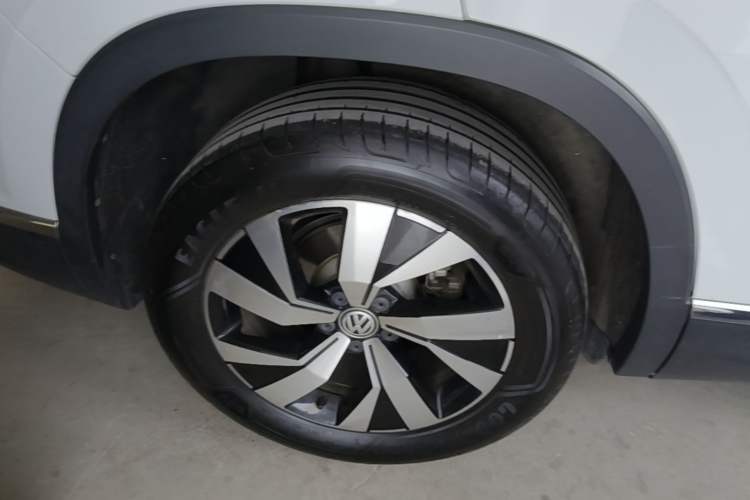 Used Volkswagen Tayron 2019 330TSI Two-Wheel Drive Luxury Model China VI Standard Right Rear Wheel Hub