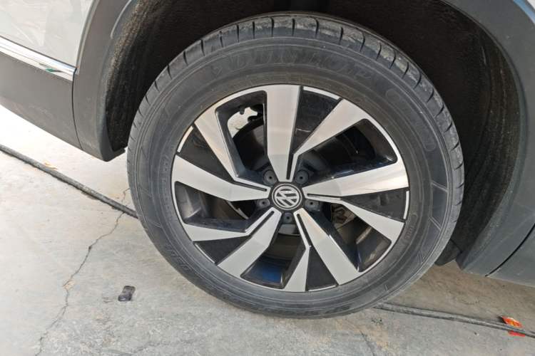 Used Volkswagen Tayron 2019 Teramont Edition 280TSI Two-Wheel Drive Luxury Model China VI Standard Right Rear Wheel Hub