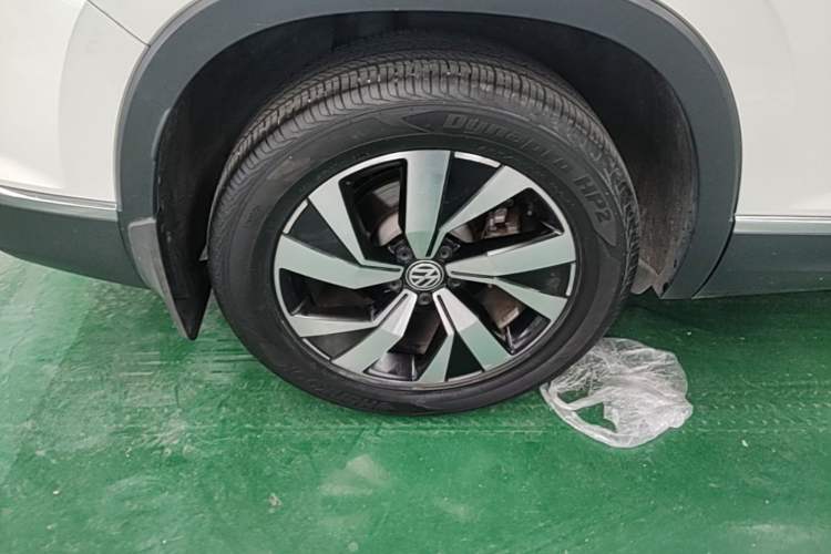 Used Volkswagen Tayron 2019 Teramont Edition 280TSI Two-Wheel Drive Luxury Model China VI Standard Right Rear Wheel Hub