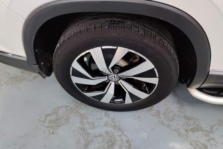 Used Volkswagen Tayron 2019 Teramont Edition 280TSI Two-Wheel Drive Luxury Model China VI Standard Right Rear Wheel Hub
