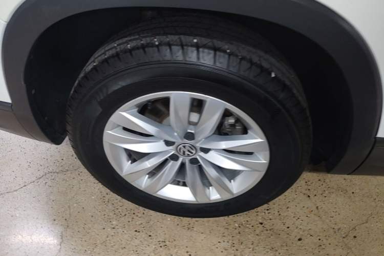 Used Volkswagen Tayron 2019 Teramont Edition 280TSI Two-Wheel Drive Comfort Model China VI Standard Right Rear Wheel Hub