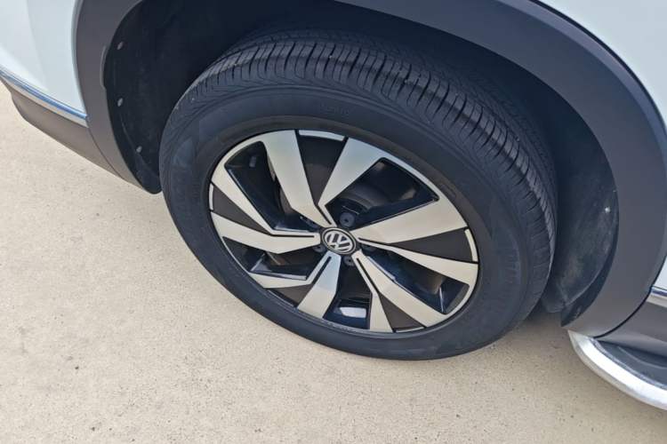 Used Volkswagen Tayron 2019 Teramont Edition 280TSI Two-Wheel Drive Luxury Model China VI Standard Right Rear Wheel Hub