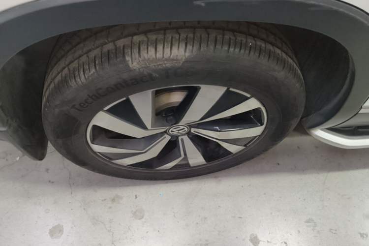 Used Volkswagen Tayron 2019 330TSI Two-Wheel Drive Luxury Model China VI Standard Right Rear Wheel Hub