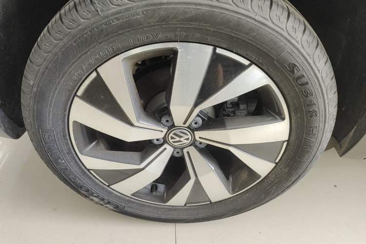 Used Volkswagen Tayron 2019 330TSI Two-Wheel Drive Luxury Model China VI Standard Right Rear Wheel Hub