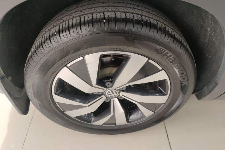 Used Volkswagen Tayron 2019 Teramont Edition 280TSI Two-Wheel Drive Luxury Model China VI Standard Right Rear Wheel Hub