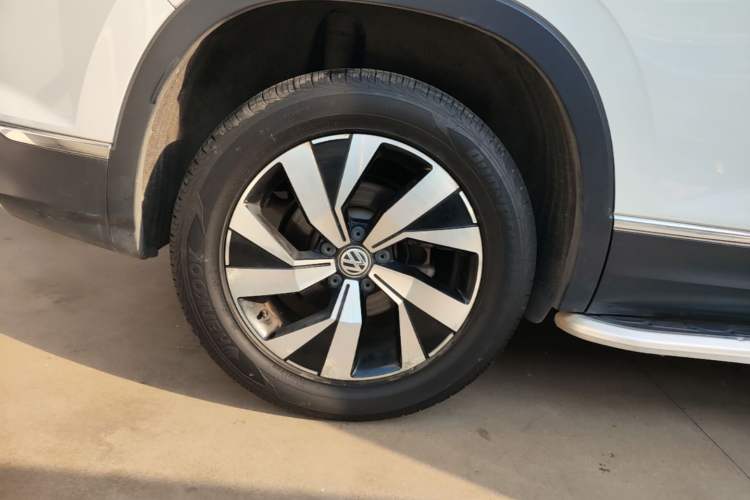 Used Volkswagen Tayron 2019 Teramont Edition 280TSI Two-Wheel Drive Luxury Model China VI Standard Right Rear Wheel Hub