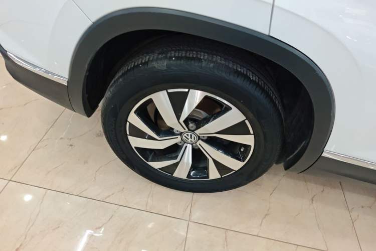 Used Volkswagen Tayron 2019 330TSI Two-Wheel Drive Luxury Model China VI Standard Right Rear Wheel Hub