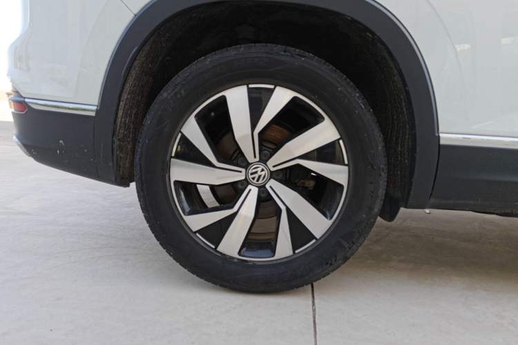 Used Volkswagen Tayron 2019 330TSI Two-Wheel Drive Luxury Model China VI Standard Right Rear Wheel Hub