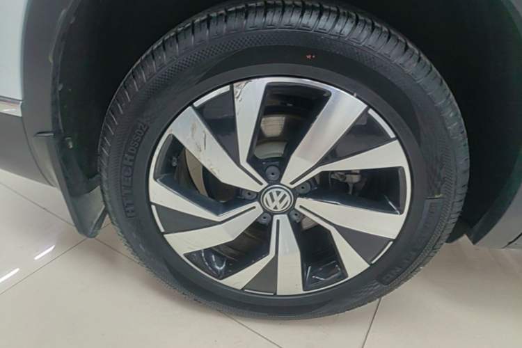 Used Volkswagen Tayron 2019 330TSI Two-Wheel Drive Luxury Model China VI Standard Right Rear Wheel Hub
