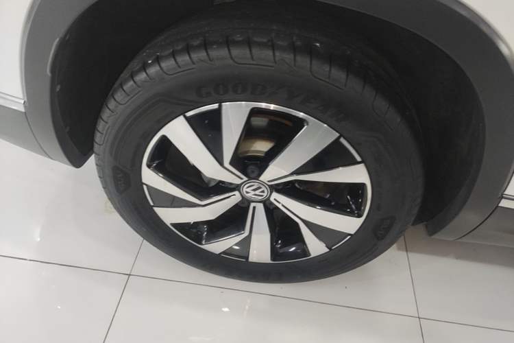 Used Volkswagen Tayron 2019 330TSI Two-Wheel Drive Luxury Model China VI Standard Right Rear Wheel Hub