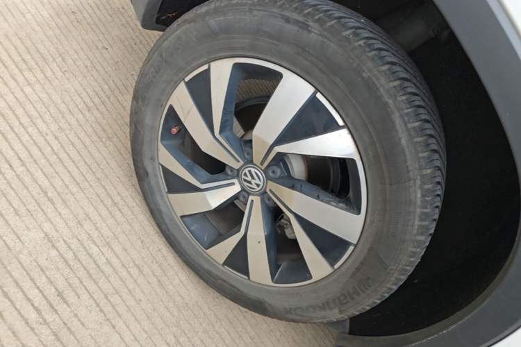 Used Volkswagen Tayron 2019 330TSI Two-Wheel-Drive Luxury Version China V Emission Standard Right Rear Wheel Hub