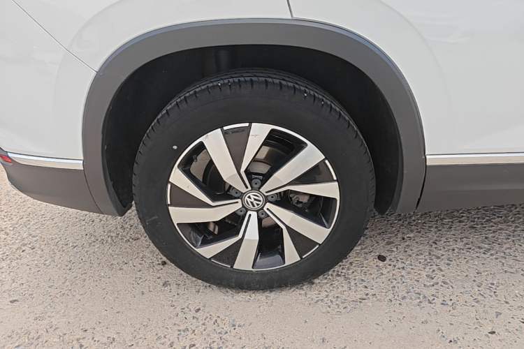 Used Volkswagen Tayron 2019 330TSI Two-Wheel Drive Luxury Model China VI Standard Right Rear Wheel Hub