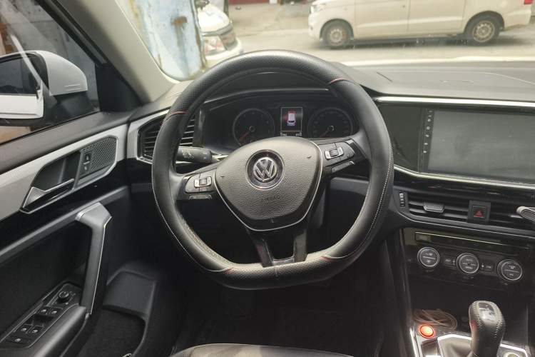 Used Volkswagen Tayron 2019 330TSI Two-Wheel Drive Luxury Model China VI Standard Steering Wheel