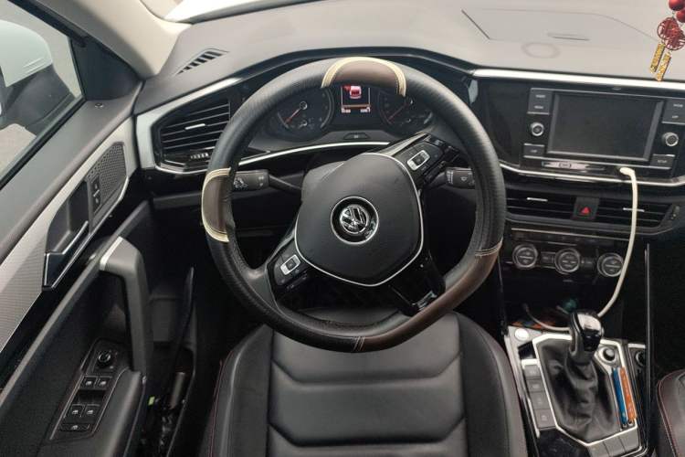Used Volkswagen Tayron 2019 330TSI Two-Wheel Drive Luxury Model China VI Standard Steering Wheel