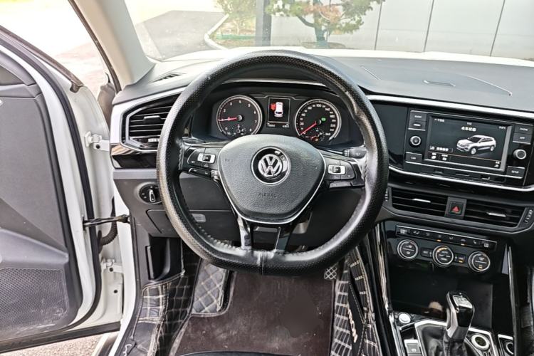 Used Volkswagen Tayron 2019 330TSI Two-Wheel Drive Luxury Model China VI Standard Steering Wheel