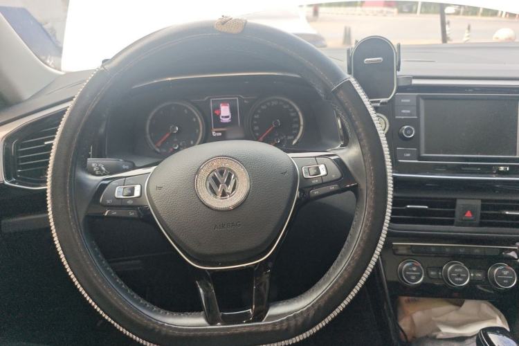 Used Volkswagen Tayron 2019 330TSI Two-Wheel Drive Luxury Model China VI Standard Steering Wheel