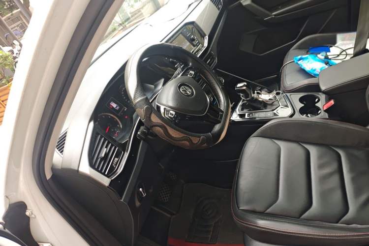 Used Volkswagen Tayron 2019 330TSI Two-Wheel Drive Luxury Model China VI Standard Steering Wheel