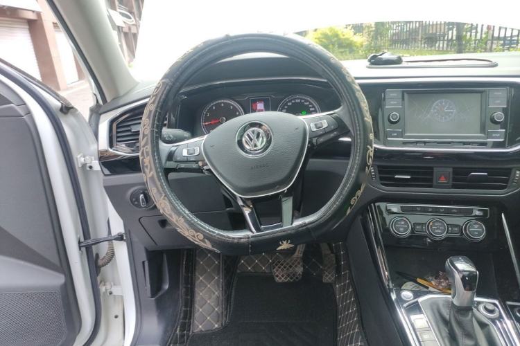 Used Volkswagen Tayron 2019 Teramont Edition 280TSI Two-Wheel Drive Luxury Model China VI Standard Steering Wheel