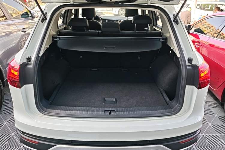 Used Volkswagen Tayron 2019 330TSI Two-Wheel-Drive Luxury Version China V Emission Standard Trunk