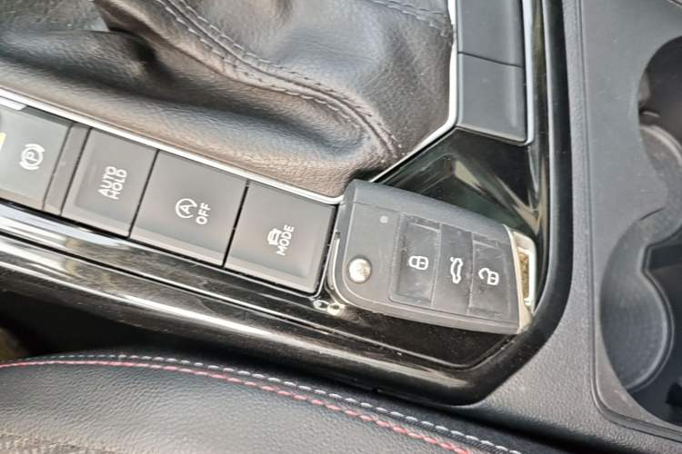 Used Volkswagen Tayron 2019 330TSI Two-Wheel-Drive Luxury Version China V Emission Standard Vehicle Key
