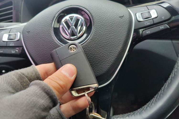 Used Volkswagen Tayron 2019 330TSI Two-Wheel-Drive Luxury Version China V Emission Standard Vehicle Key