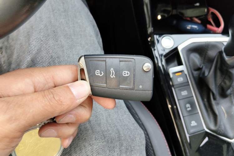 Used Volkswagen Tayron 2019 330TSI Two-Wheel-Drive Luxury Version China V Emission Standard Vehicle Key