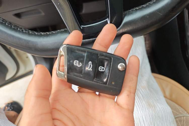 Used Volkswagen Tayron 2019 330TSI Two-Wheel-Drive Luxury Version China V Emission Standard Vehicle Key