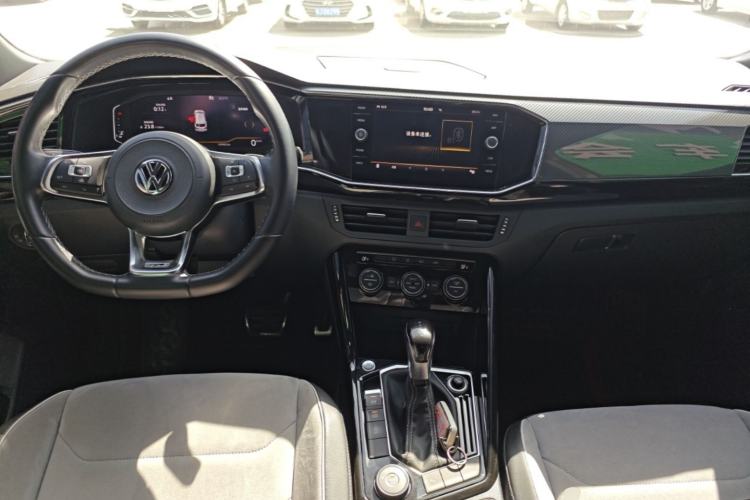 Used Volkswagen Tayron 2019 380TSI All-Wheel Drive R-Line China V-standard Center Console