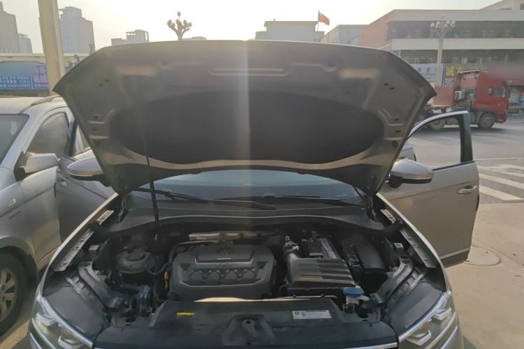 Used Volkswagen Tayron 2019 330TSI Two-Wheel Drive Luxury Model China VI Standard Engine Bay